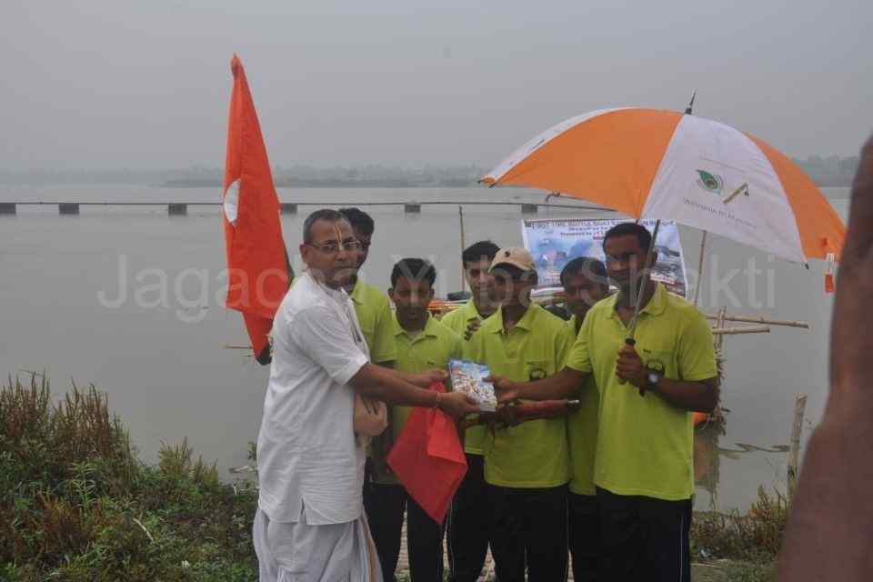 India first time empty Plastic Bottles Boat Expedition Mayapur to Kolkata - 2015