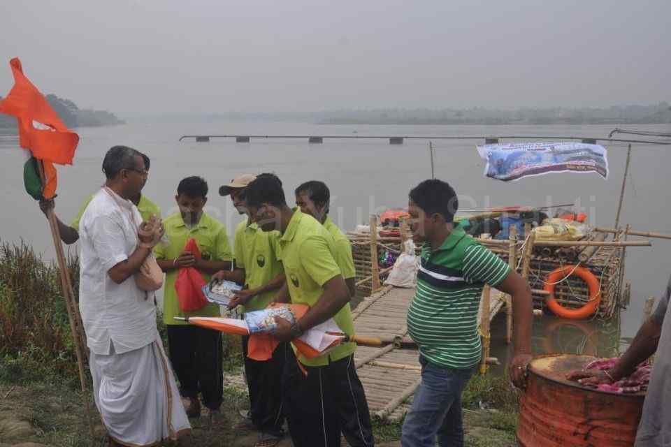 India first time empty Plastic Bottles Boat Expedition Mayapur to Kolkata - 2015