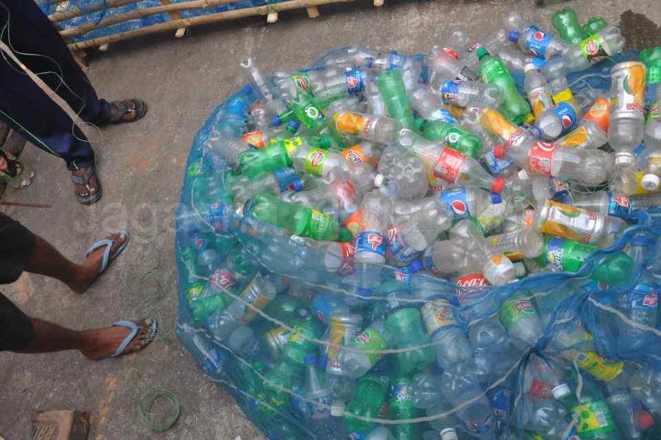 India first time empty Plastic Bottles Boat Expedition Mayapur to Kolkata - 2015