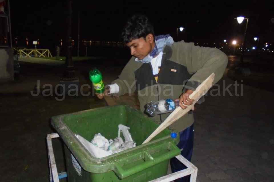 India first time empty Plastic Bottles Boat Expedition Mayapur to Kolkata - 2015