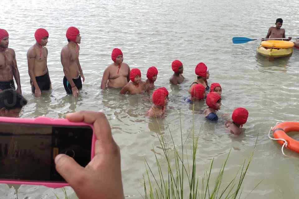 Garchumuk: Damodar  River  Swimming  Competition  3.5  Kilometers