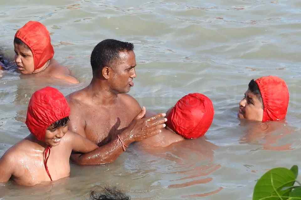 Garchumuk: Damodar  River  Swimming  Competition  3.5  Kilometers