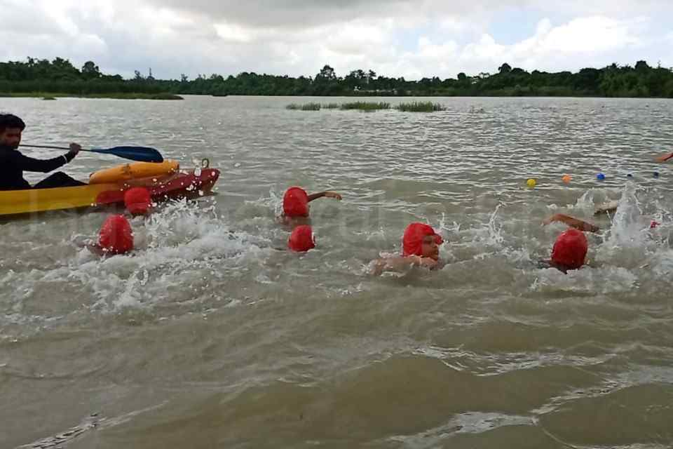 Garchumuk: Damodar  River  Swimming  Competition  3.5  Kilometers