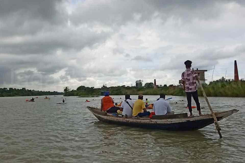 Garchumuk: Damodar  River  Swimming  Competition  3.5  Kilometers