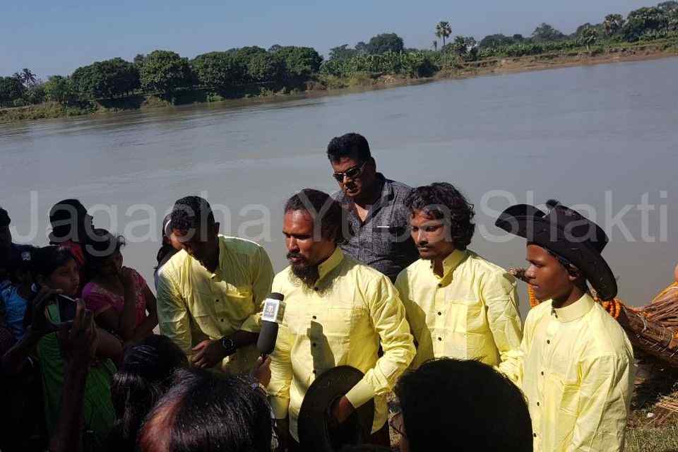 India first time Hogla Leaves Boat Expedition Hazarduary to Kolkata - 2017