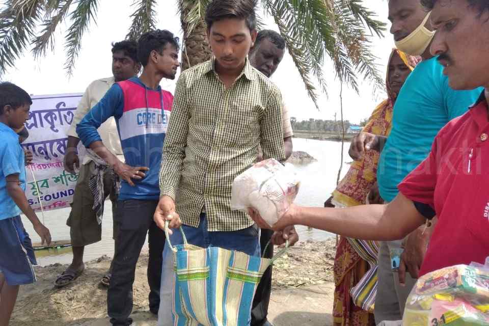 Aid to the people of Mousuni island affected by Cyclone Yaas 2021